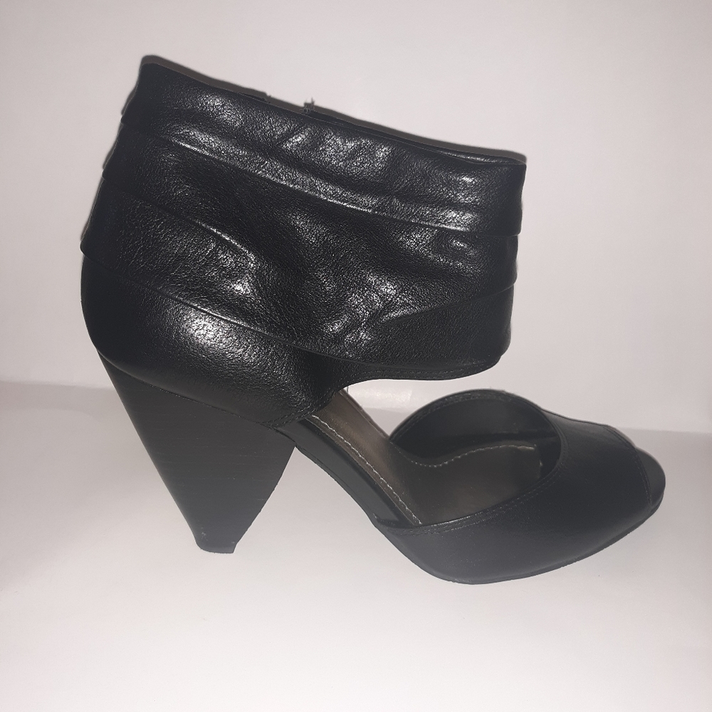 Gianni Bini Booties